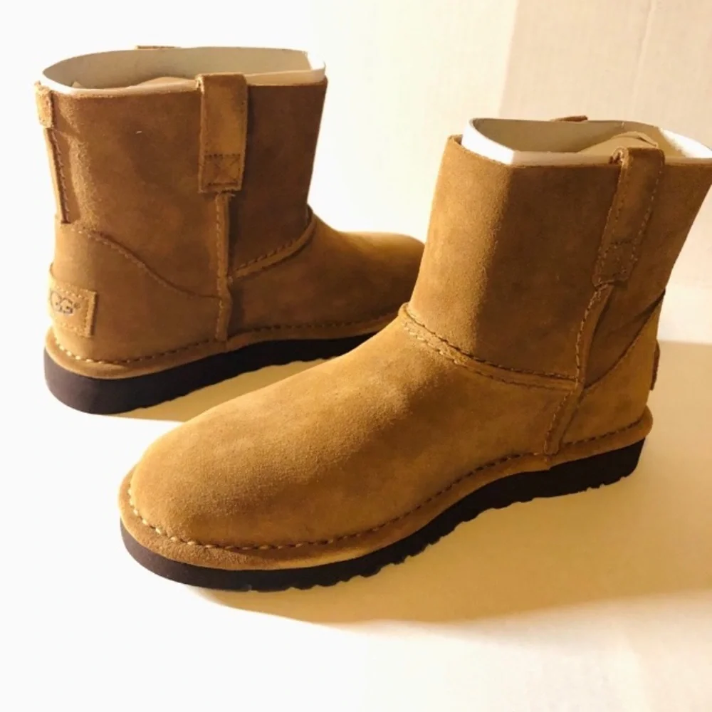 NWT UGG CLASSIC UNLINED SEUDE BOOTS SIZE 5